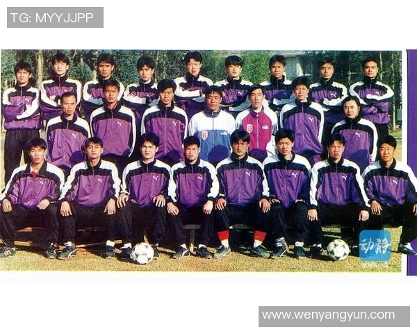 人民大学足球明星的崛起与奋斗历程：从校园到职业赛场的精彩故事