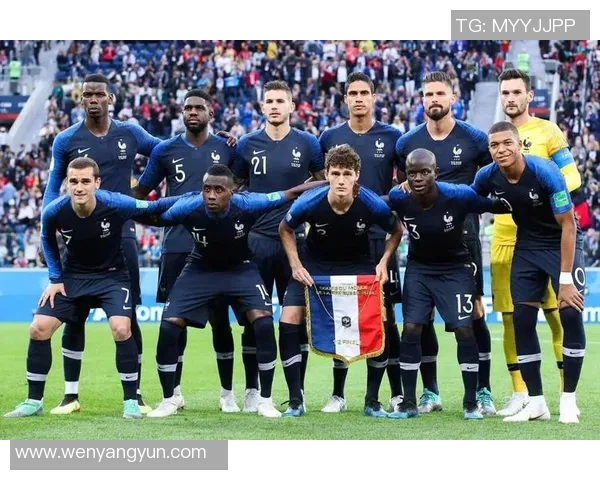 法国足球明星因感人瞬间泪洒赛场引发球迷共鸣与热议